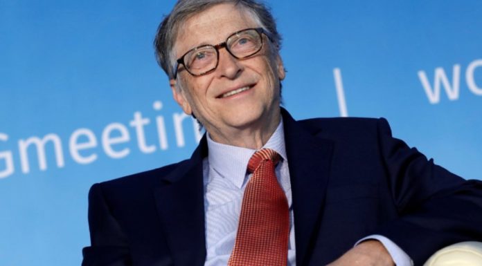 Ρόμπερτ Κένεντι -Τα εμβόλια του Bill Gates,δικτατορικός έλεγχος στην παγκόσμια πολιτική υγείας Η εμμονή του Gates με τα εμβόλια φαίνεται να τροφοδοτείται από μια μεσαιωνική πεποίθηση ότι έχει χρισθεί να σώσει τον κόσμο με την τεχνολογία και μια θεϊκή προθυμία να πειραματιστεί με τη ζωή των πιο αδύναμων ανθρώπων.