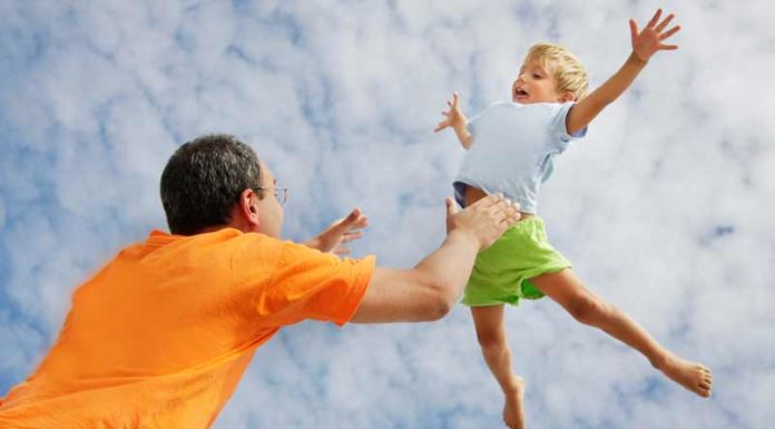 Γονιός. Τι σημαίνει «καλός γονιός» Γονιός είναι ένα επάγγελμα με αμοιβή τα φιλάκια, τις μύξες, τα δάκρυα και τις αγκαλιές