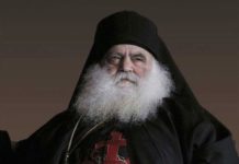 Ηγούμενος Παρθένιος: «Όλα αυτά γίνονται για να σφραγίσουν τον κόσμο» Ο Γέροντας Παρθένιος τονίζει ότι “ο Θεός παραχώρησε αυτό το πειρασμό ίσως για τις αμαρτίες μας, διότι οι άνθρωποι ξεφύγαμε από τον δρόμο του Θεού”.