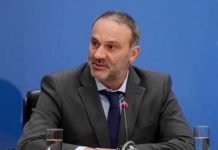 Ο πρώην υφυπουργός, το εμβόλιο και το … βιοτσίπ καλεί τους πολίτες να αντισταθούν στην υποδούλωση που θα επιφέρει το μικροτσίπ