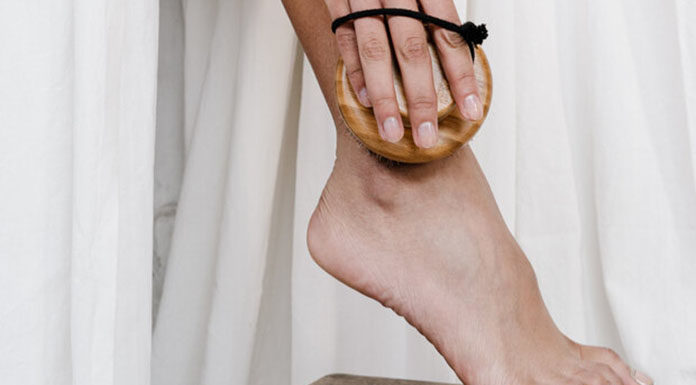 3 DIY συνταγές για να περιποιηθείς σωστά τα πόδια σου στην καραντίνα