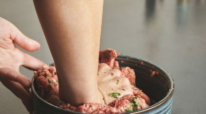 Ζυμώνετε τα μπιφτέκια σας με φρυγανιά η γαλέτα; Να γιατί πρέπει να το σταματήσετε! ζουμερά και αφράτα μπιφτέκια