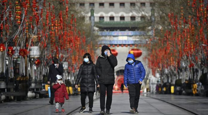 Αιφνιδιαστική ανακοίνωση από την Κίνα: Αναθεωρεί κατά 50% τον συνολικό αριθμό των θανάτων