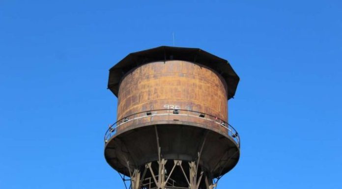 Συνελήφθη αλλοδαπός με φιάλη φυτοφαρμάκου στη δεξαμενή ύδατος οικισμού… προσπαθούσε να ανέβει στην υπερυψωμένη δεξαμενή ύδρευσης του οικισμού και ο οποίος κρατούσε στο ένα χέρι του μία φιάλη φυτοφάρμακου