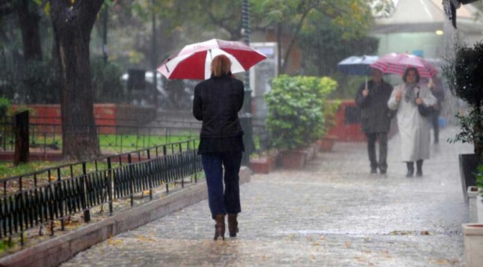 Χειμωνιάτικος καιρός σήμερα – Καταιγίδες και πτώση θερμοκρασίας Η κακοκαιρία θα συνεχιστεί και τα επόμενα 24ωρα, με μία πρόσκαιρη βελτίωση το απόγευμα