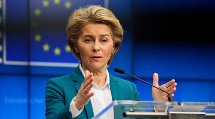 H Κομισιόν απειλεί να καθίσει στο σκαμνί τη Γερμανία – Τα επόμενα βήματα στην κόντρα για το QE H Κομισιόν απειλεί να καθίσει στο σκαμνί τη Γερμανία