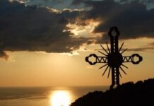 Αφορισμός: Τι είναι η ποινή που επέβαλε ο Αμβρόσιος σε Μητσοτάκη, Κεραμέως, Χαρδαλιά Πότε επιβάλλεται στα μέλη της Εκκλησίας