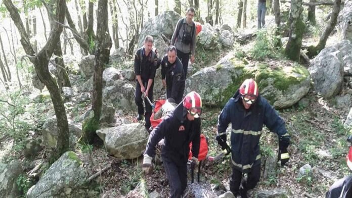 σενάριο, που εξετάζουν οι Αρχές, είναι τα 4 άτομα να έψαχναν για λίρες και ενδεχομένως βρήκαν τραγικό θάνατο στην προσπάθειά τους να πυροδοτήσουν κάποιον εκρηκτικό μηχανισμό