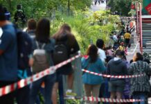 Πρωτόγνωρες εικόνες στην Ελβετία: Ουρές πάνω από χιλιόμετρο για… δωρεάν τρόφιμα! – Αύξηση φτώχειας λόγω lockdown Περισσότεροι από 1.000 άνθρωποι στήθηκαν σήμερα στην ουρά για να λάβουν δωρεάν πακέτα τροφίμων
