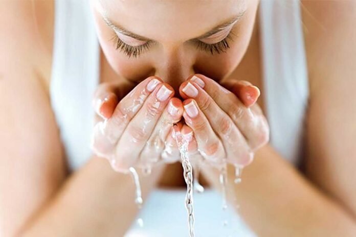 Γνωρίζετε, όμως, πόσες φορές επιτρέπεται να πλένετε το πρόσωπό σας για να μην προκαλέσετε ερεθισμό;