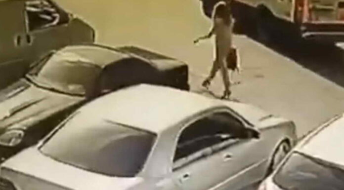 Καλλιθέα: Νέο βίντεο ντοκουμέντο – Δύο οι μαυροφορεμένες γυναίκες στην επίθεση με βιτριόλι! Νέο βίντεο ντοκουμέντο - Δύο οι μαυροφορεμένες γυναίκες στην επίθεση με βιτριόλι!