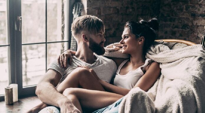 Zευγάρια στην καραντίνα – 4 πράγματα που έκαναν και δεν το περιμέναμε karantina-spiti