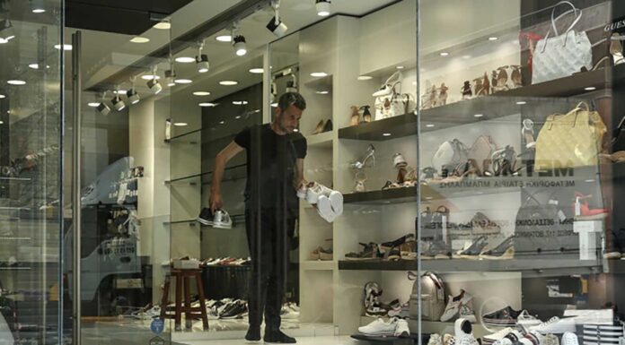 Αρση μέτρων, 2ο στάδιο: Επιστρέφει στο σχολείο η Γ’ Λυκείου -Ποια καταστήματα ανοίγουν σήμερα Επιστρέφει στο σχολείο η Γ' Λυκείου -Ποια καταστήματα ανοίγουν σήμερα