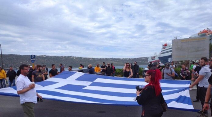 Συγκέντρωση στο λιμάνι της Σούδας – Εναντιώνονται σε πιθανή αποβίβαση μεταναστών Συγκέντρωση στο λιμάνι της Σούδας