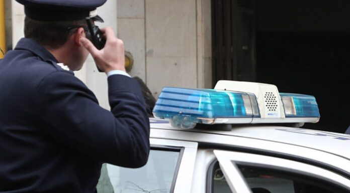 Κλείδωσε τους ληστές μέσα στην πολυκατοικία και κάλεσε την αστυνομία Η Ασφάλεια Θεσσαλονίκης συνέλαβε τέσσερις άνδρες που κατηγορούνται για διαρρήξεις