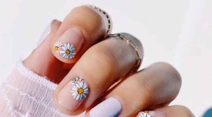 Floral nails: 5 σχέδια που θα ανανεώσουν το μανικιούρ σας Floral nails