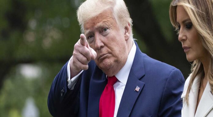 Ν.Τραμπ προς social media: «Είστε ο χειρότερος κίνδυνος για την ελευθερία της έκφρασης – Θα σας σταματήσω» Ο Ν.Τραμπ υπογράφει σήμερα διάταγμα για τα social media: Δεν θα μπορούν να λογοκρίνουν ειδήσεις που δεν τους αρέσουν!