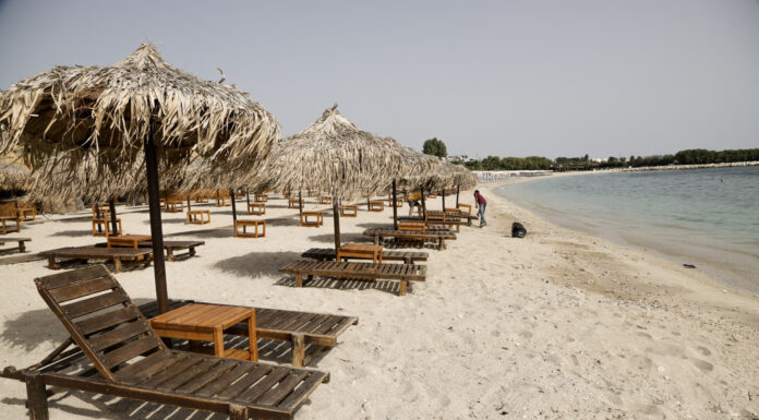 Ανοιχτές από σήμερα οι παραλίες: Μπάνιο στη θάλασσα με αποστάσεις, χωρίς μουσική και αλκοόλ Ανοιχτές από σήμερα οι παραλίες