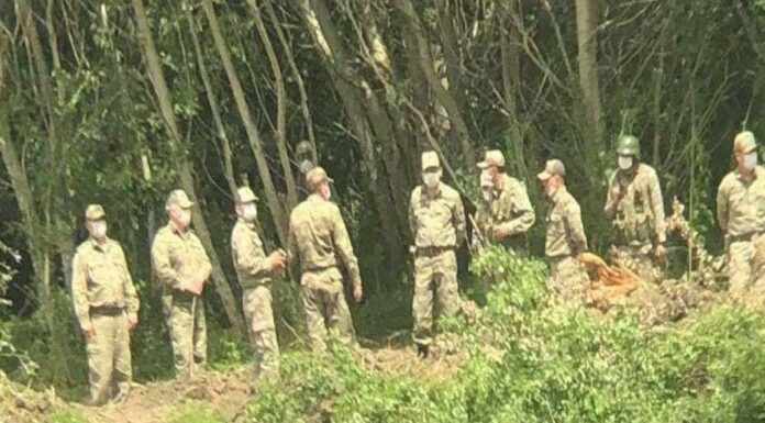 Φωτογραφίες από την τουρκική κατοχή του ελληνικού εδάφους στον Εβρο Οι Τούρκοι έχουν εγκαταστήσει στη περιοχή μικρή δύναμη της στρατοχωροφυλακής, σε μία σκηνή στο όριο της συνοριακής γραμμής και “μπαινοβγαίνουν” στο ελληνικό έδαφος, “μετρώντας” αντιδράσεις.