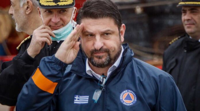 Υποχώρηση της κυβέρνησης μπροστά στο «κίνημα των πλατειών» – Ανοικτές για τους πολίτες – (upd) Υποχώρηση της κυβέρνησης μπροστά στο «κίνημα των πλατειών» - Ανοικτές για τους πολίτες