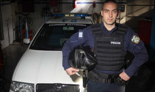 Έλληνας Αστυνομικός με μεράκι.. έφτιαξε περιπολικό «θηρίο» O αστυνομικός μετέτρεψε ένα παροπλισμένο περιπολικό σε πρώτης γραμμής καταδιωκτικό όχημα