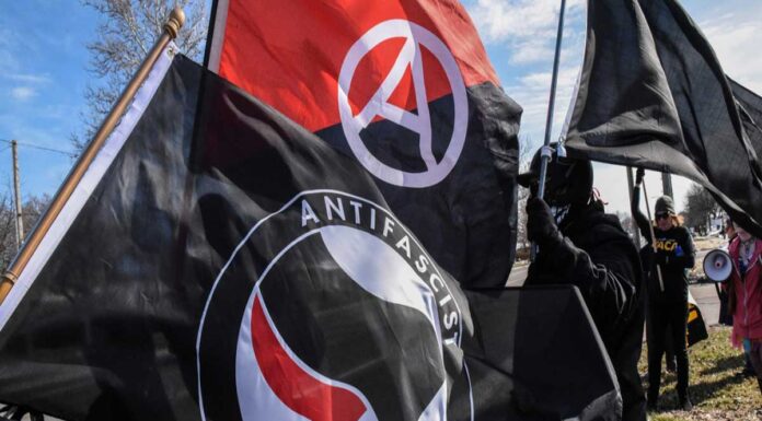 Πρωτοφανές: Ο ΟΗΕ τάσσεται ανοιχτά υπέρ των ANTIFA κι εναντίον της αμερικανικής κυβέρνησης Πρωτοφανές: Ο ΟΗΕ τάσσεται ανοιχτά υπέρ των ANTIFA κι εναντίον της αμερικανικής κυβέρνησης