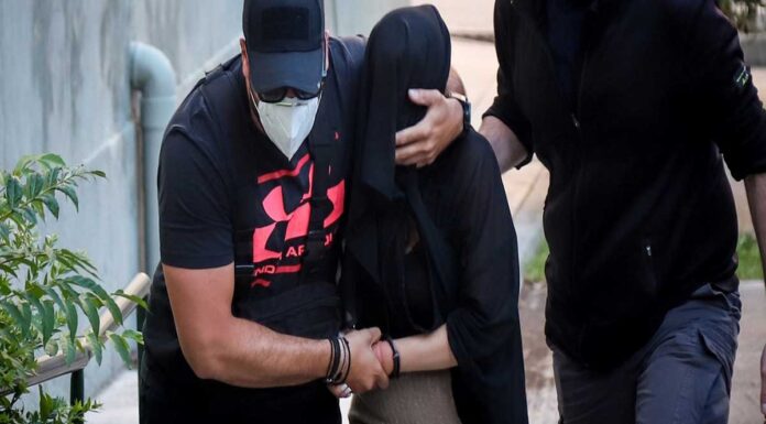 Επίθεση με βιτριόλι: Ηχητικό ντοκουμέντο από το τηλεφώνημα της 35χρονης σε εταιρεία ταξί Επίθεση με βιτριόλι: Ηχητικό ντοκουμέντο από το τηλεφώνημα της 35χρονης σε εταιρεία ταξί