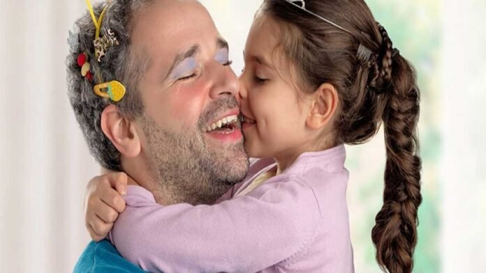 Ο «μπαμπάς-πριγκίπισσα» και πώς ο ρόλος και το πρότυπο του πατέρα «έσβησε» στην διαφήμιση του «ΑΒ Βασιλόπουλος»