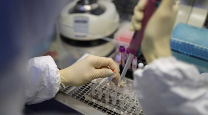 Επιτροπή λοιμοξιολόγων: «Ο κορωνοϊός είναι μία γρίπη αλλά θα επιβάλλουμε τοπικά lockdown» Ο κορωνοϊός είναι μία γρίπη αλλά θα επιβάλλουμε τοπικά lockdown