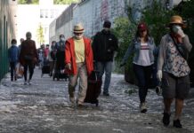 Ουρά 1,5 χλμ. για δωρεάν φαγητό σε μια από τις πλουσιότερες πόλεις του κόσμου Ουρά 1,5 χλμ. για δωρεάν φαγητό σε μια από τις πλουσιότερες πόλεις του κόσμου