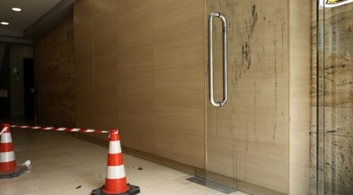 Επίθεση με βιτριόλι στην Καλλιθέα: Ταυτοποίηθηκε η γυναίκα με τη μάσκα Η σάρωση των επικοινωνιών φαίνεται ότι έβγαλε λαβράκι