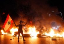 Ο Λίβανος φλέγεται, το νόμισμα κατρακυλά (εικόνες, video) Ο Λίβανος φλέγεται, το νόμισμα κατρακυλά (εικόνες, video)
