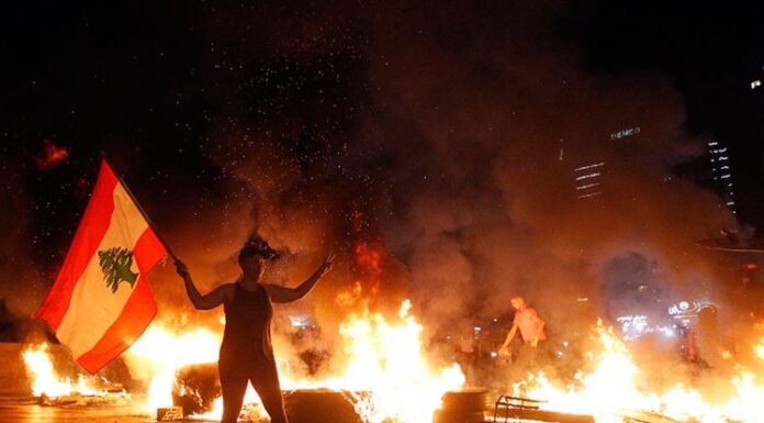 Ο Λίβανος φλέγεται, το νόμισμα κατρακυλά (εικόνες, video) Ο Λίβανος φλέγεται, το νόμισμα κατρακυλά (εικόνες, video)