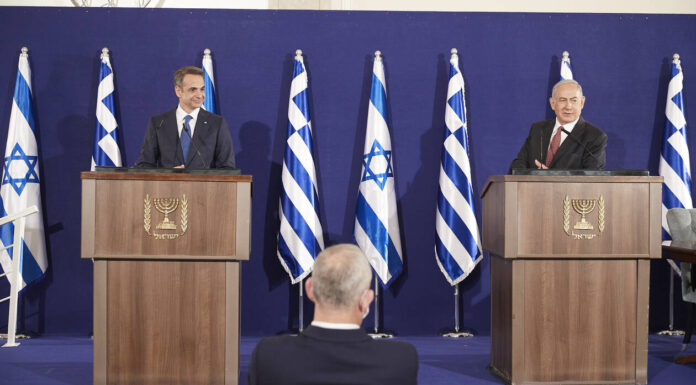 Φωτογραφίες από το δείπνο Μητσοτάκη Νετανιάχου – Παρόντες και οι γιοι των δύο που είναι φίλοι Επίσημο δείπνο προς τιμήν του Έλληνα πρωθυπουργού, Κυριάκου Μητσοτάκη, παρέθεσε στην οικία του ο πρωθυπουργός του Ισραήλ, Μπενιαμίν Νετανιάχου.