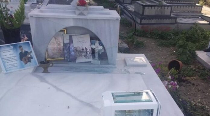 Ανώγεια: Μήνυση για την βεβήλωση του τάφου Eντός της ημέρας η χήρα του Λευτέρη Καλομοίρη θα υποβάλλει μήνυση κατά παντός υπευθύνου στο Αστυνομικό Τμήμα Ανωγείων.