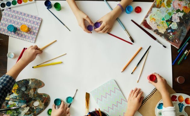 Γιατί η τέχνη έχει θέση στα σχολεία Νομίζω πως είναι αποκαρδιωτικό να γίνεται ακόμη και συζήτηση στην εποχή μας για το αν θα πρέπει να υπάρχουν καλλιτεχνικά μαθήματα στα σχολεία.