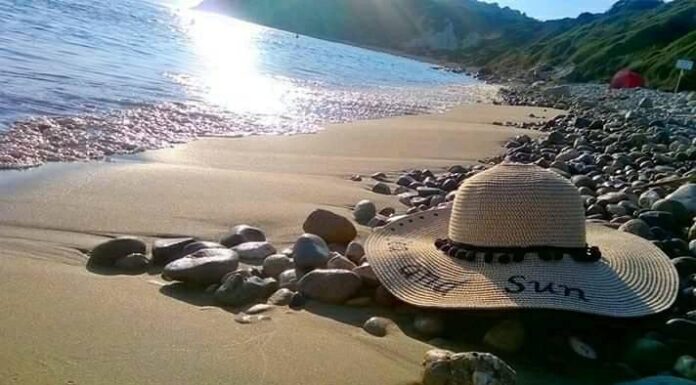 Απλησίαστες για τους Έλληνες οι καλοκαιρινές διακοπές στην Ελλάδα – Διαμονή και ακτοπλοϊκά βάζουν φρένο στους πολίτες Φέτος οι τιμές είναι απλησίαστες και στα νησιά και στην ηπειρωτική Ελλάδα σε τρίστερα, τετράστερα και πεντάστερα δύσκολα υπάρχει δωμάτιο κάτω από 200 ευρώ.