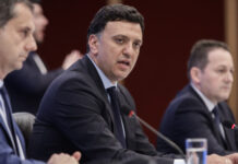 Έτσι θα «ανοίξει» τον Τουρισμό η κυβέρνηση Οι υπουργοί Υγείας Βασίλης Κικίλιας, Τουρισμού Χάρης Θεοχάρης και ο Υφυπουργός παρά τω Πρωθυπουργώ και Κυβερνητικός Εκπρόσωπος Στέλιος Πέτσας