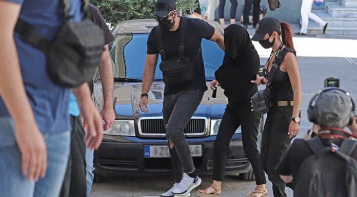 Επίθεση με βιτριόλι: Προφυλακιστέα η 35χρονη – Εκανε χρήση του δικαιώματος σιωπής Στη φυλακή οδηγείται η 35χρονη γυναίκα που κατηγορείται για την επίθεση με βιτριόλι σε βάρος της 34χρονης Ιωάννας.