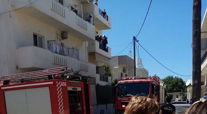 Πυρκαγιά ξέσπασε σε κουζίνα οικίας δευτέρου ορόφου στα καμίνια. Πυρκαγιά ξέσπασε σε κουζίνα οικίας δευτέρου ορόφου στα καμίνια.