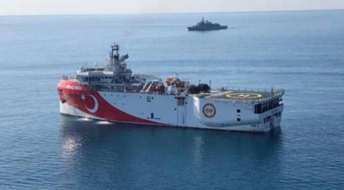 Έτοιμο προς απόπλου το Oruc Reis – Δύο τουρκικές φρεγάτες το προσέγγισαν ως συνοδά πλοία (βίντεο) Έτοιμο προς απόπλου το Oruc Reis - Δύο τουρκικές φρεγάτες το προσέγγισαν ως συνοδά πλοία