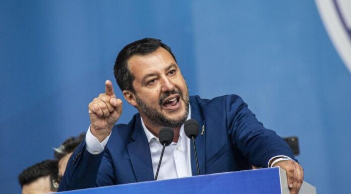 Μ.Σαλβίνι κατά Τουρκίας για την μετατροπή της Αγίας Σοφίας σε τζαμί : «Έξω οι Τούρκοι από την Ευρώπη» Μ.Σαλβίνι κατά Τουρκίας για την μετατροπή της Αγίας Σοφίας σε τζαμί : «Έξω οι Τούρκοι από την Ευρώπη»