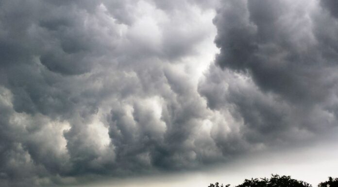Καιρός: Βουτιά της θερμοκρασίας σήμερα – Νέα επιδείνωση από το βράδυ της Τρίτης