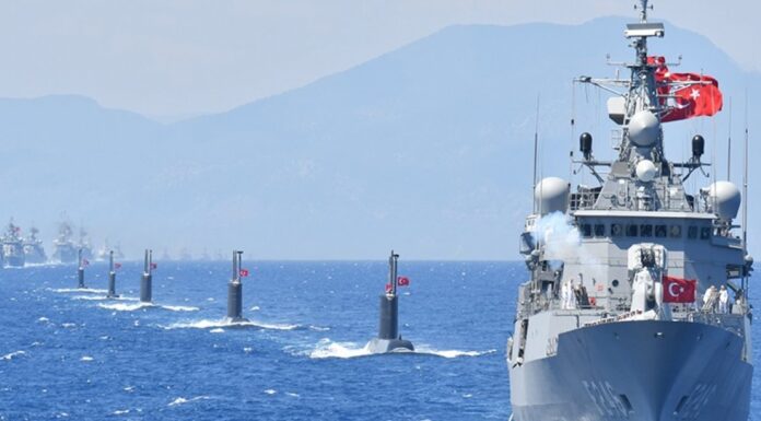 Το τουρκικό Ναυτικό εκπέμπει μήνυμα κυριαρχίας σε Αιγαίο & Α.Μεσόγειο: «Μόνο από εμάς θα ζητάτε βοήθεια»
