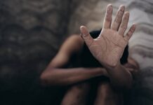 Η πρόταση για δουλειά αποδείχθηκε ενέδρα για ομαδικό βιασμό Της πρότεινε να κατεβεί στη Μεσαρά για δουλειά, ωστόσο αυτό ήταν πρόφαση για να την βιάσει