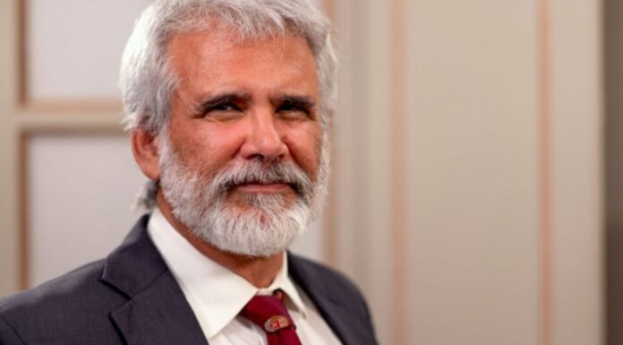 Dr. Robert Malone: «Θα πεθάνουν παιδιά από τα εμβόλια – Η επικράτηση της Όμικρον θα κάνει τα εμβόλια περιττά» O διεθνώς αναγνωρισμένος ιατρός και επιστήμονας Dr Robert Malone