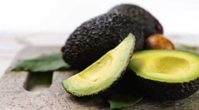 Μάσκα μαλλιών με αβοκάντο + μπανάνα Μάσκα μαλλιών με αβοκάντο + μπανάνα