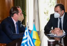Συνάντηση ΥΕΘΑ Ν.Παναγιωτόπουλου με Ουκρανό πρεσβευτή για παραχώρηση των α/α S-300PMU1, Tor-M1 & OSA-AK O υπουργός Εθνικής Άμυνας Νίκος Παναγιωτόπουλος συναντήθηκε με τον πρέσβη της Ουκρανίας Sergii Shutenko και συζήτησαν τις εξελίξεις στην Ουκρανία, καθώς ο δεύτερος ευχαρίστησε τον Ν.Παναγιωτόπουλο για την αποστολή των όπλων του Ελληνικού Στρατού στους Ουκρανούς μαχητές, αλλά και για το ενδεχόμενο παραχώρησης αντιαεροπορικών συστημάτων ρωσικής κατασκευής, S-300PMU1, Tor-M1 και OSA-AK.