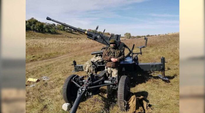 Αντιαεροπορικά πυροβόλα Βofors των 40 mm βαμμένα με ελληνικά χρώματα παραλλαγής στην Ουκρανία! – Τα έδωσαν; Αντιαεροπορικά πυροβόλα Βofors των 40 mm βαμμένα με ελληνικά χρώματα παραλλαγής στην Ουκρανία!