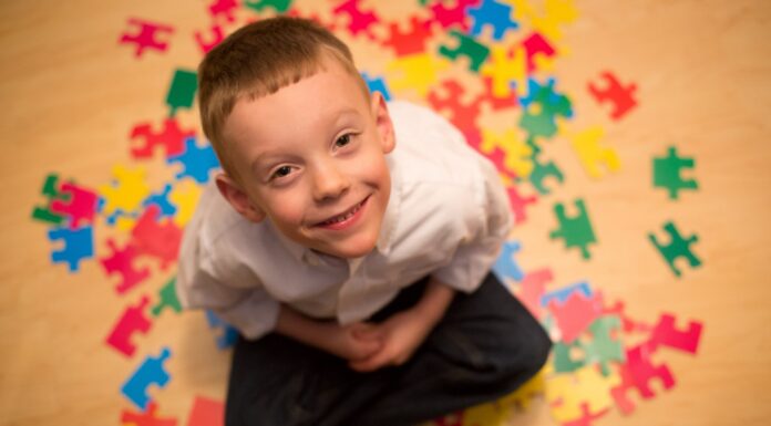 Τι είναι η Διαταραχή Αυτιστικού Φάσματος (ΔΑΦ); – Σημάδια αυτισμού που μπορεί να μας ανησυχήσουν Τα σημάδια και τα συμπτώματα του Αυτισμού ποικίλουν, όπως επίσης και οι συνέπειες τους.